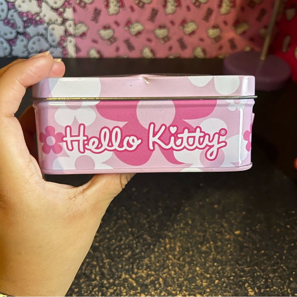 Hello Kitty Tin Box - Picture 6 of 9